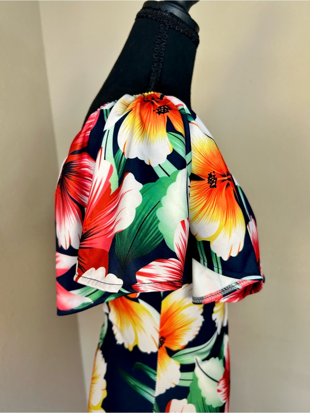 Off-Shoulder Luau Floral Maxi Dress - Tropical Print - Picture 6 of 9
